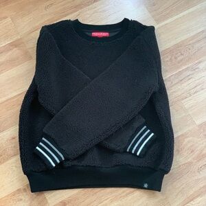 Women’s sweatshirt
